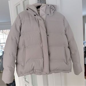 Lululemon size 8 Hooded Water Resistant Wunder Puff Parka